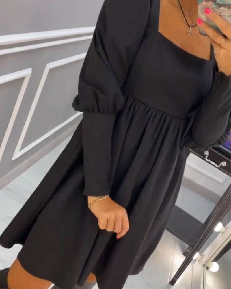 Elegant A-formad klänning med fyrkantig hals