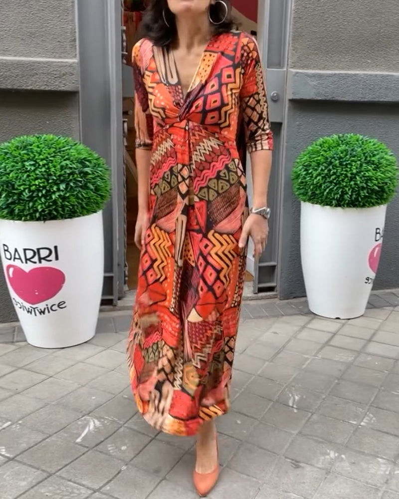 Halvärmad klänning med V-ringning och tryck