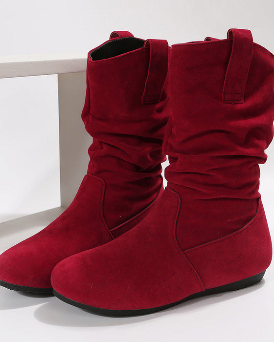 Enfärgade mocka stövlar