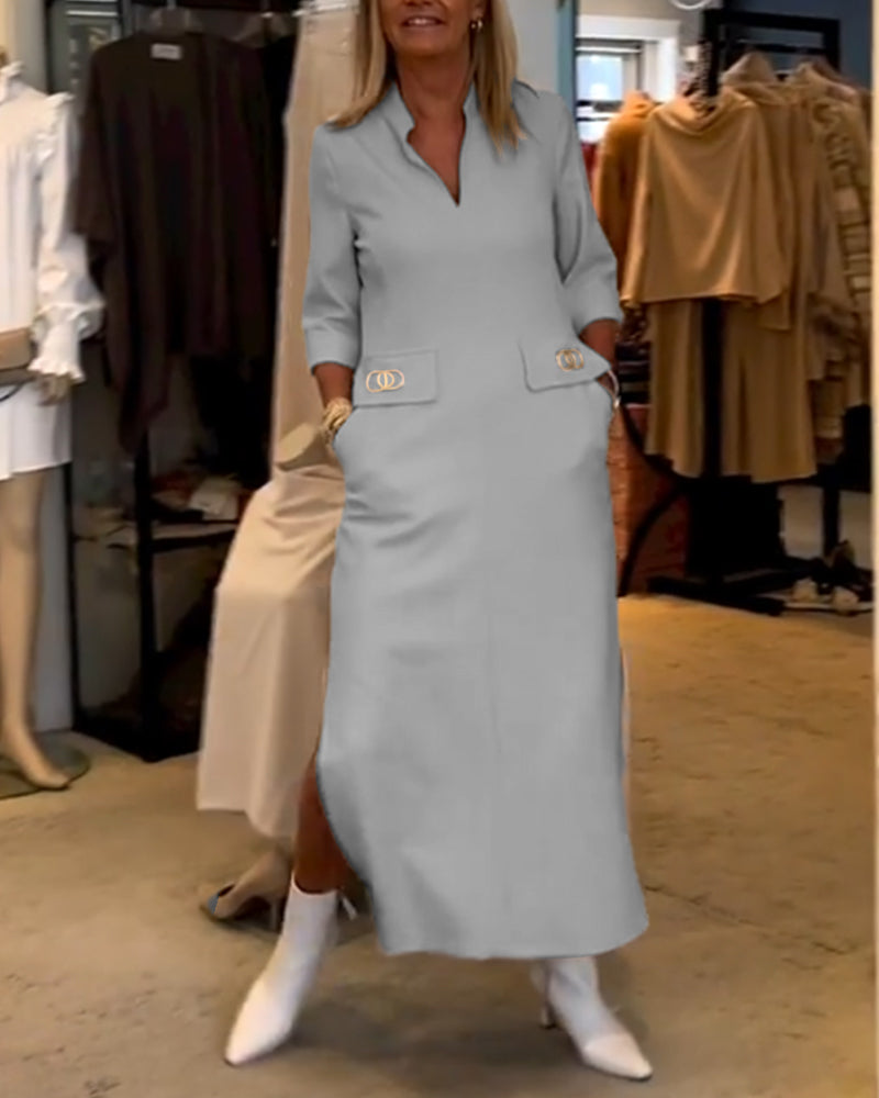 Enfärgad klänning med 3/4-ärm slits