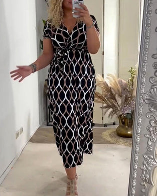 Kortärmad klänning med diamanttryck