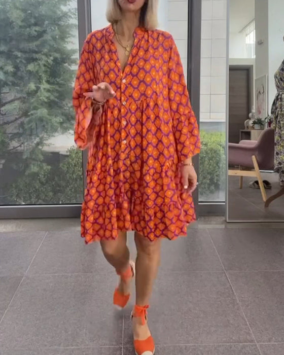 Klänning med V-ringning och elegant stil och tryck