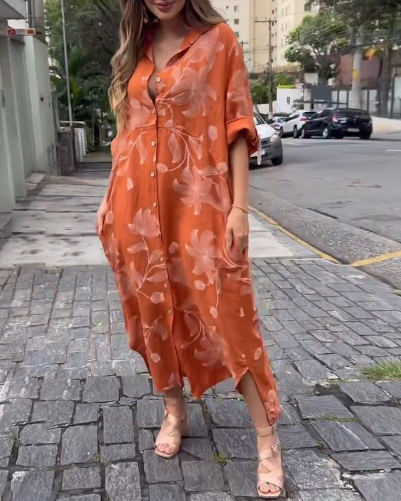 Klänning med knappar och veckade ärmar