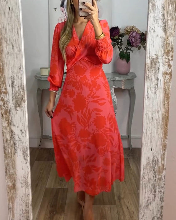 Klänning med V-ringning och nyp i midjan