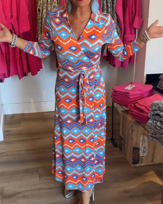 Färgglad tryckt klänning med axelband