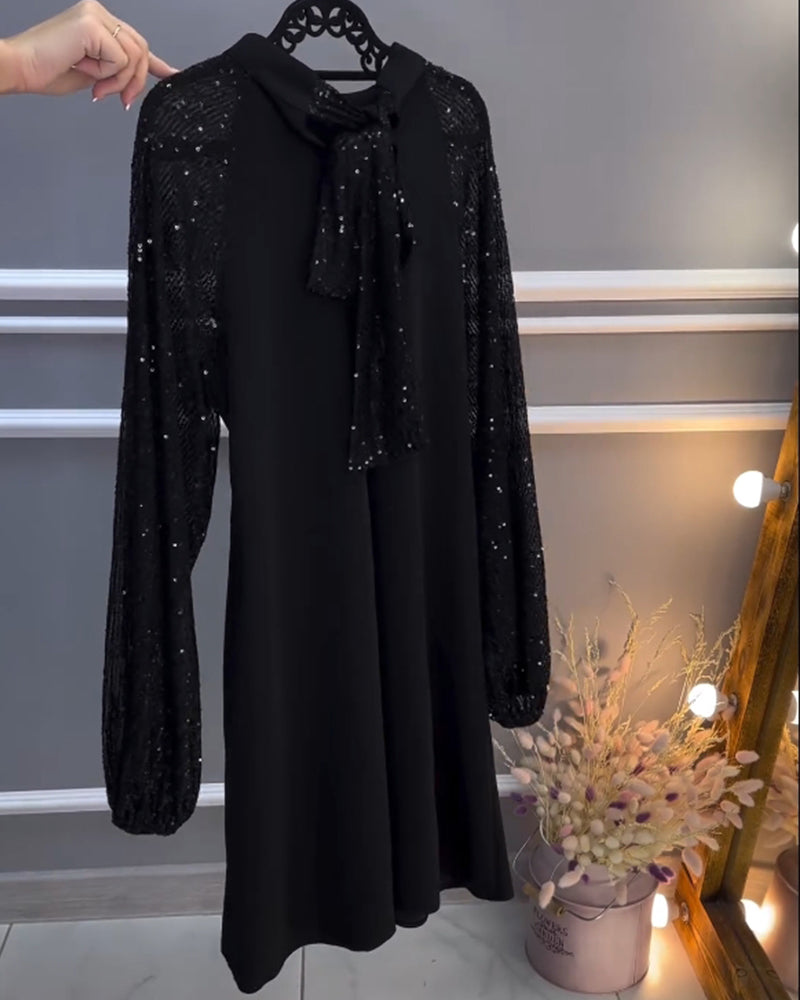 Enfärgad klänning med patchworkärmar