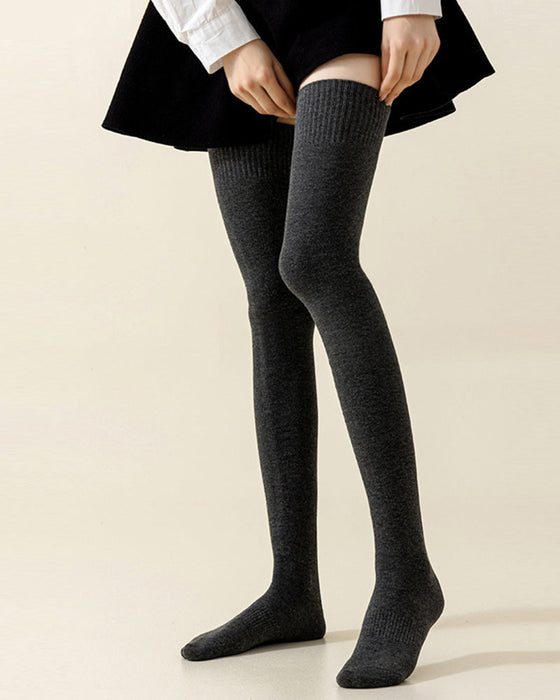 Förtjockade höga strumpor