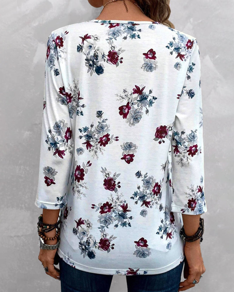 Blommig elegant blus med knappar