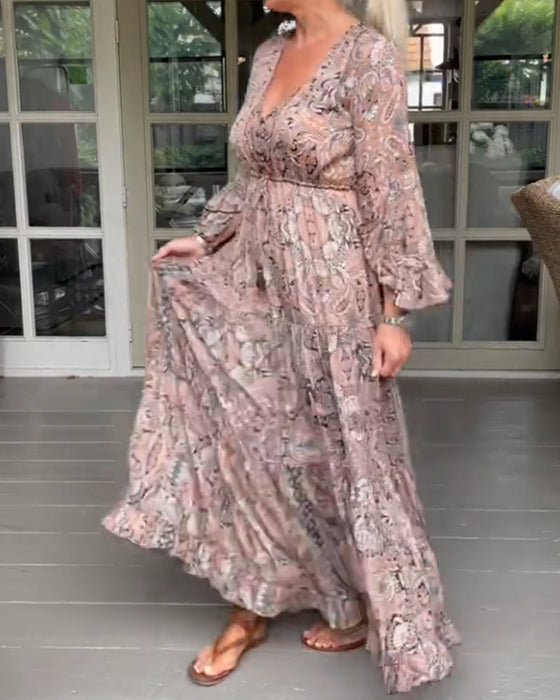 Klänning med volangärm och V-ringning