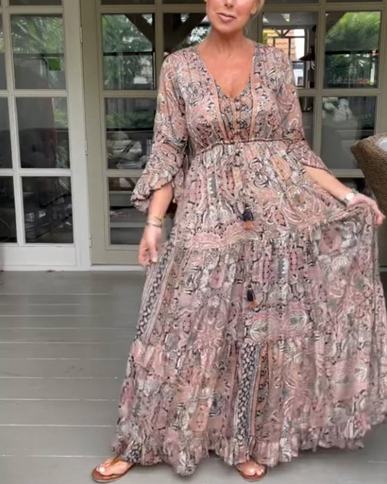 Klänning med volangärm och V-ringning