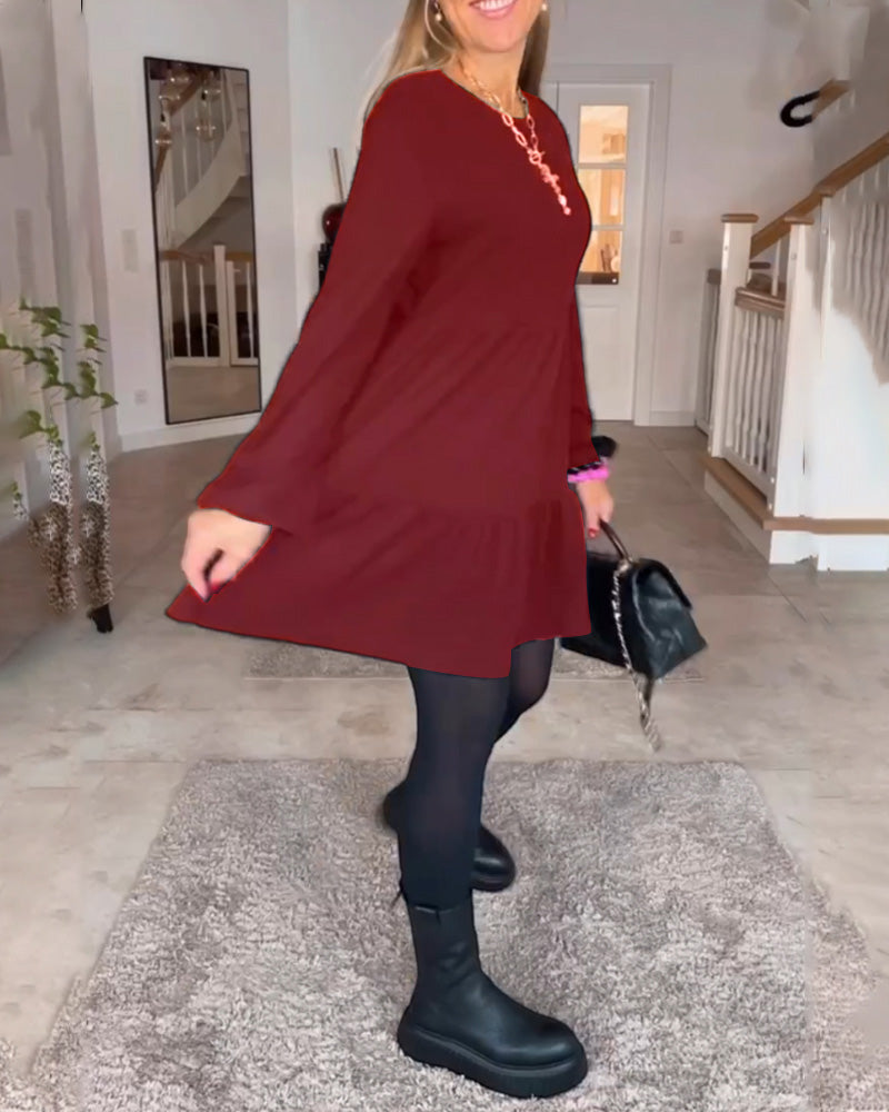 Enkel enfärgad långärmad klänning
