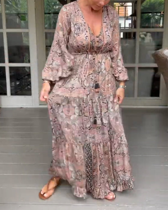 Klänning med volangärm och V-ringning