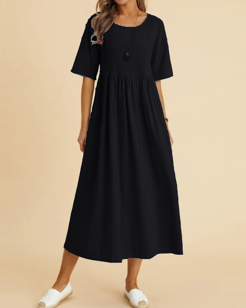 Enfärgad midiklänning med halvärm