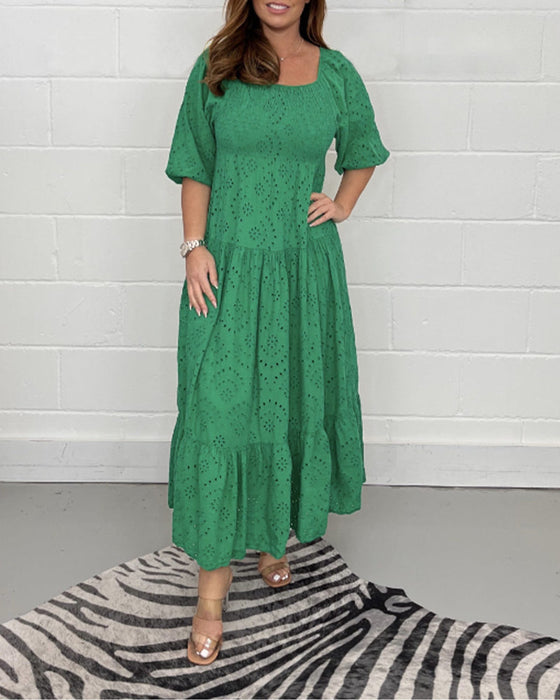 Enfärgad ihålig klänning med fyrkantig krage