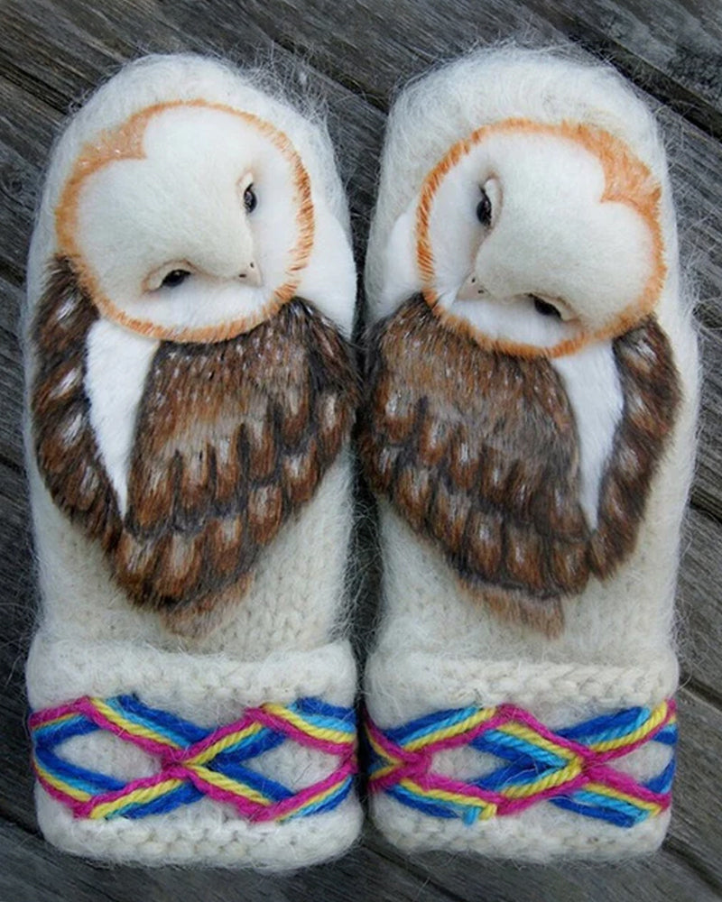 Handvävda nordiska handskar i ylle med ugglor