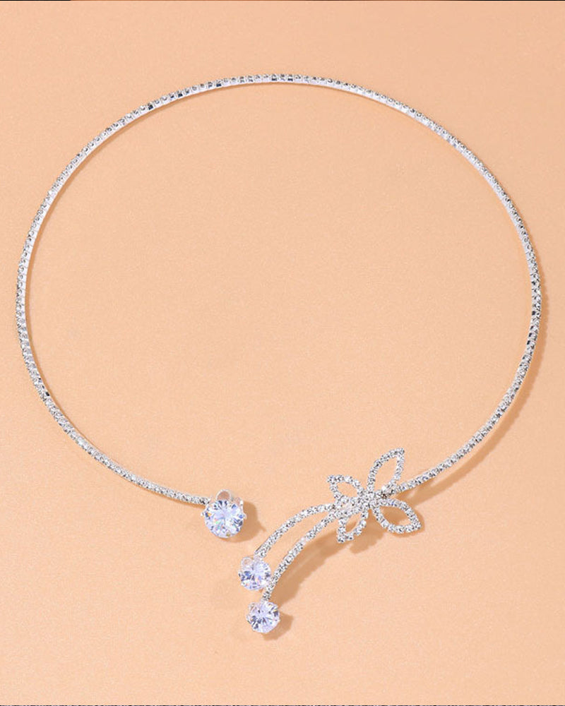 Halsband med fjäril