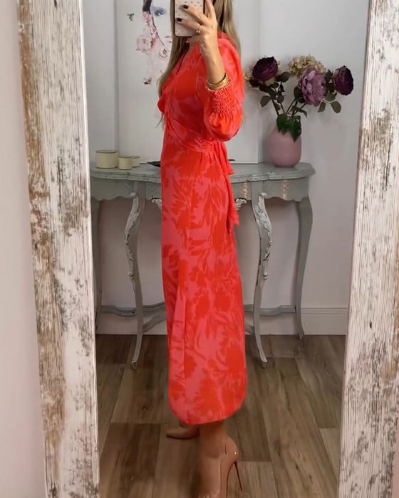 Klänning med V-ringning och nyp i midjan