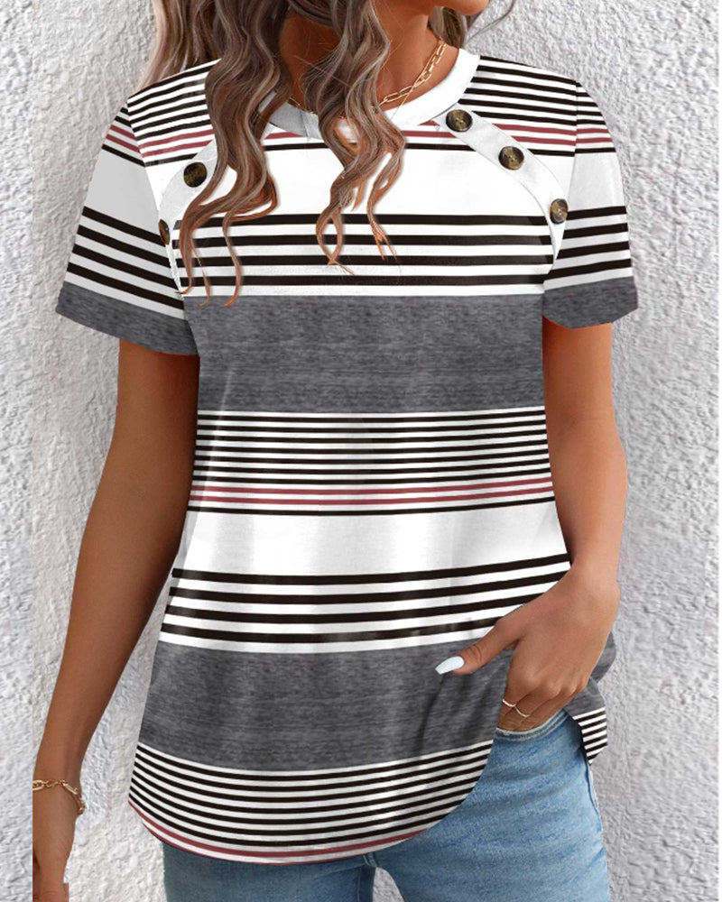 Kortärmad randig t-shirt med knappar