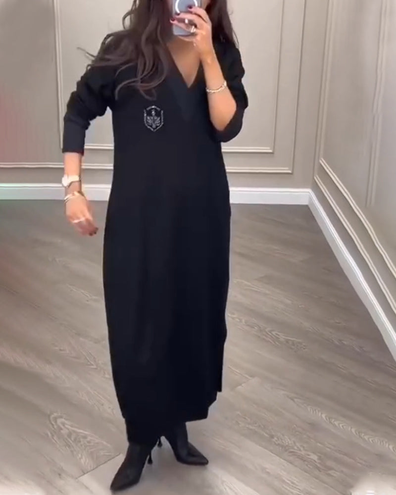 Elegant klänning med v-ringad sidosprund