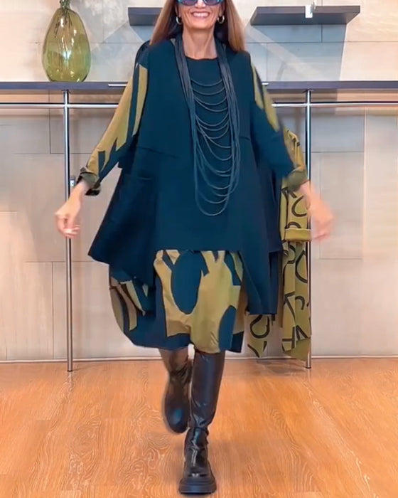 Klänning med tryck och rund hals