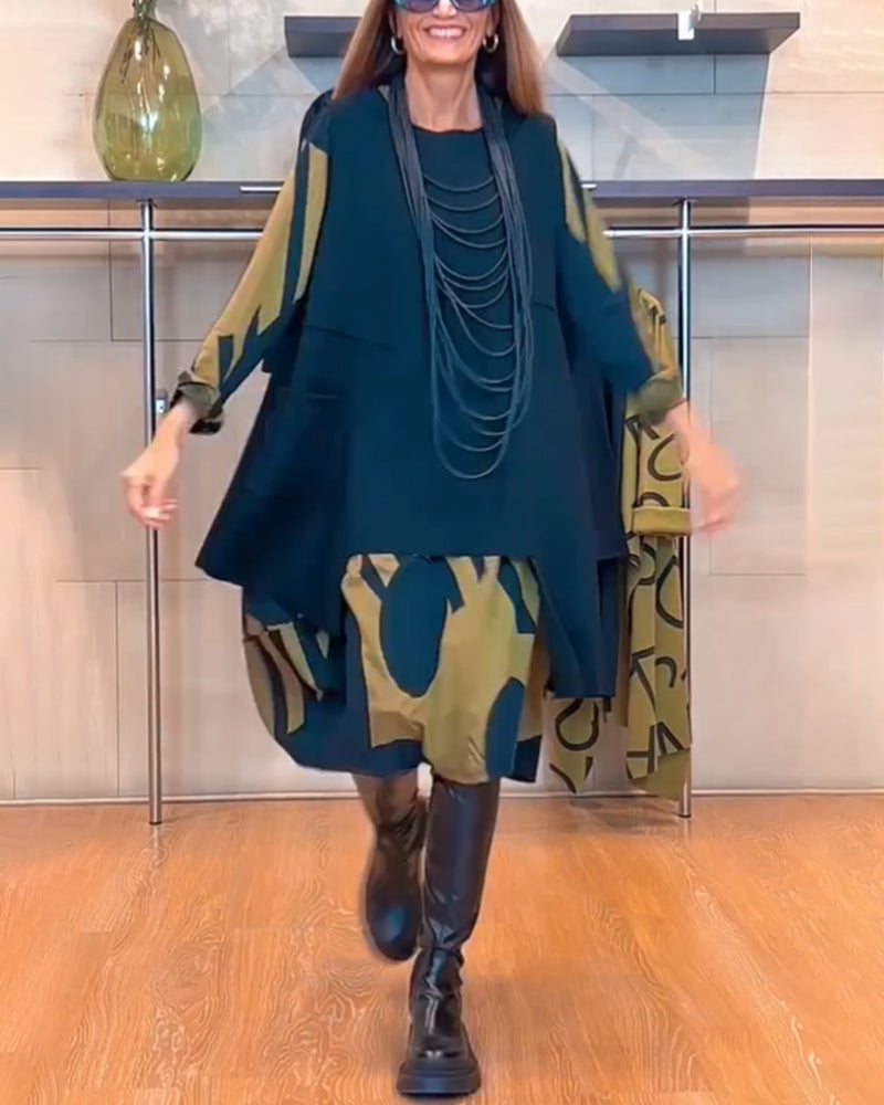 Klänning med tryck och rund hals