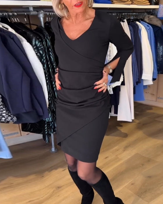 Klänning med V-hals och flarehylsa