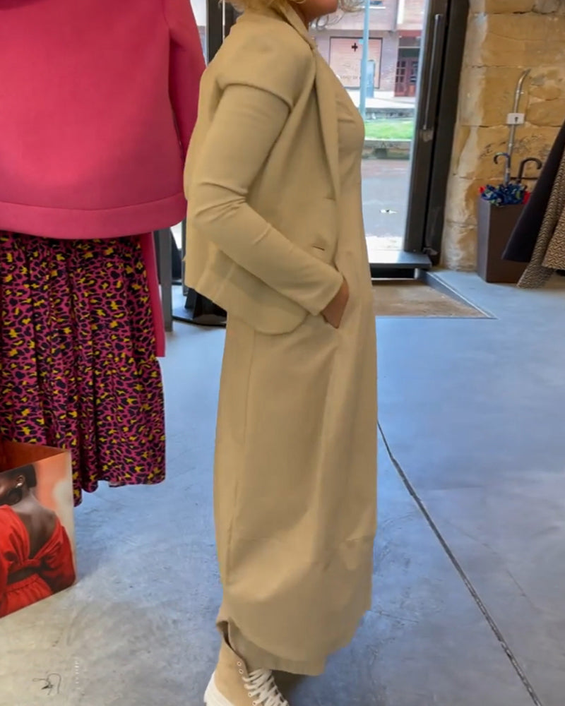 Klänning med fast färg och långärmar