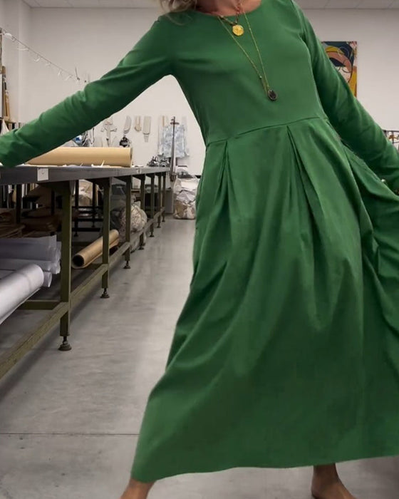 Enfärgad klänning med rund hals