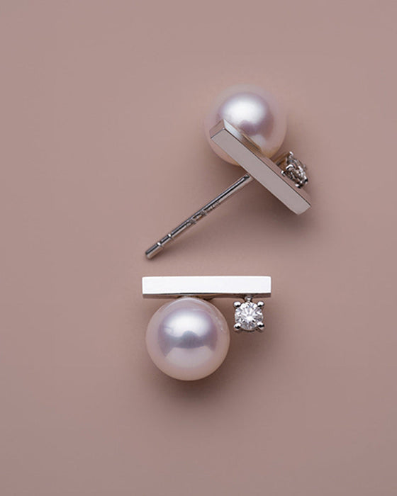 Enkla pärlörhängen och pärlhalsband