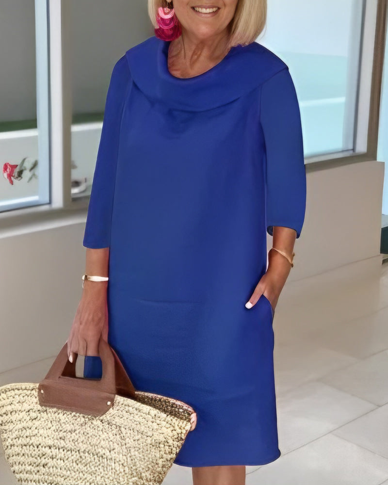 Enfärgad Klänning med rund hals