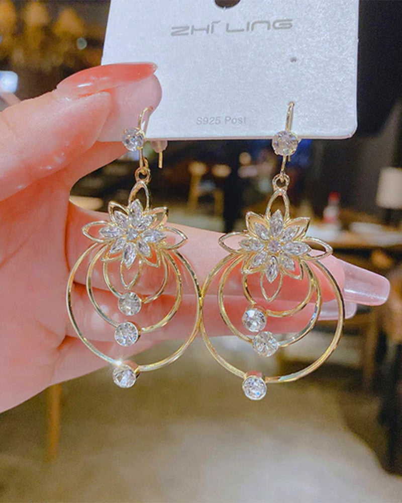 Kristalllotus örhängen med tre bågar