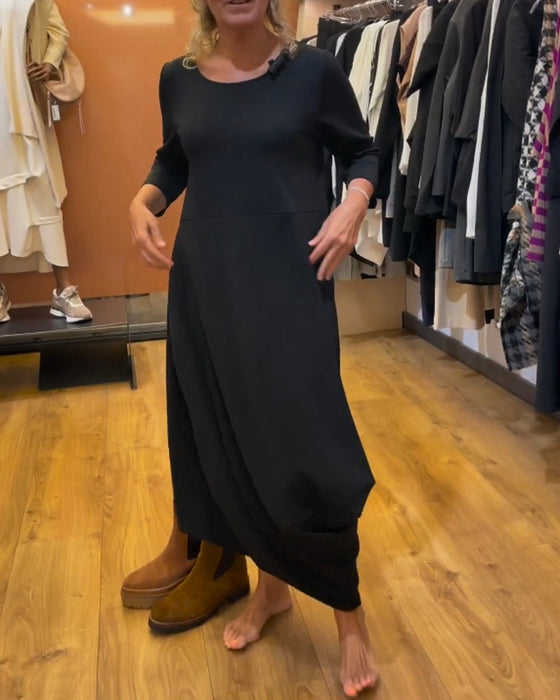 Klänning med långa ärmar och rund hals