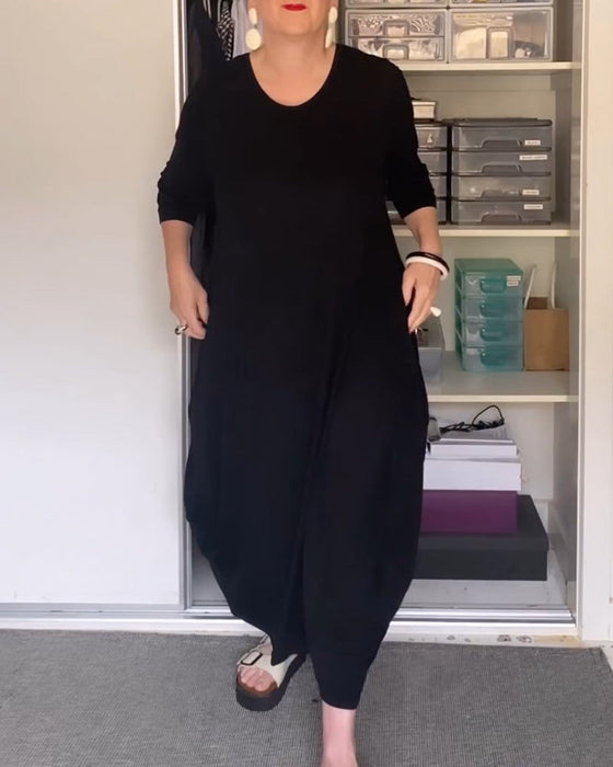 Enfärgad enkel klänning med rund hals