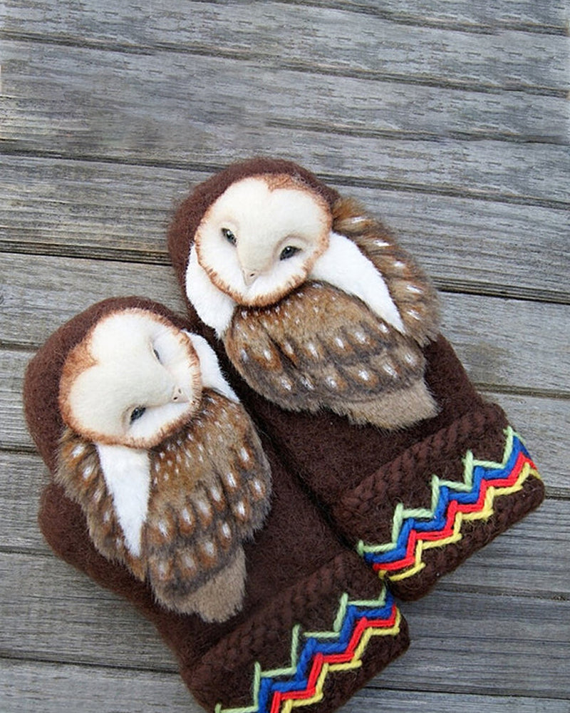 Handvävda nordiska handskar i ylle med ugglor