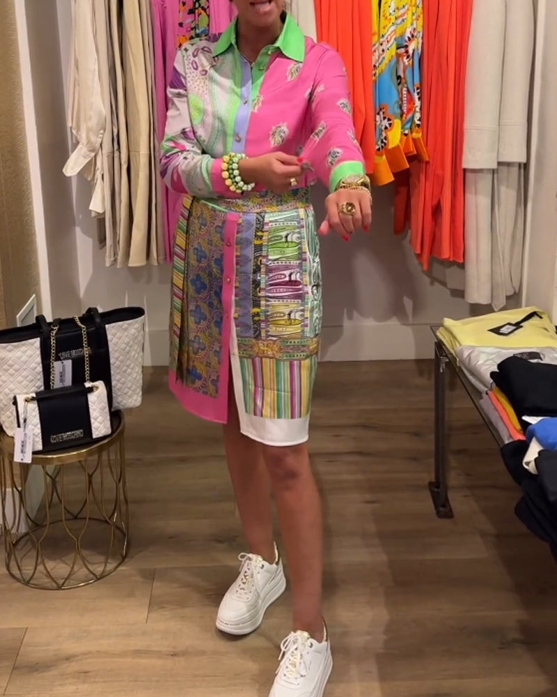 Färgglad klänning med slits