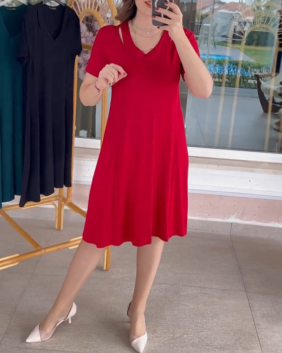 Klänning med korta ärmar och enfärgad