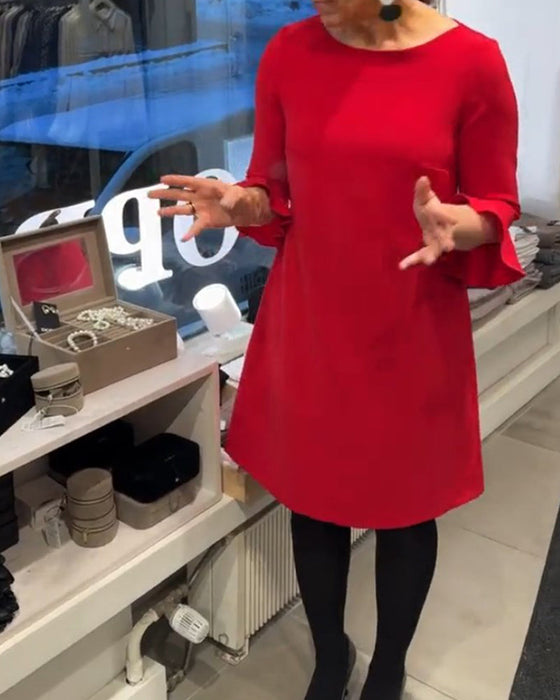 Enfärgad klänning med klockärm