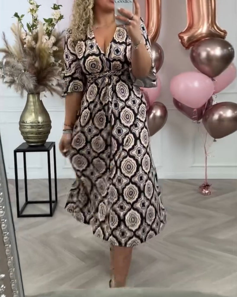 Damklänning med etniskt tryck