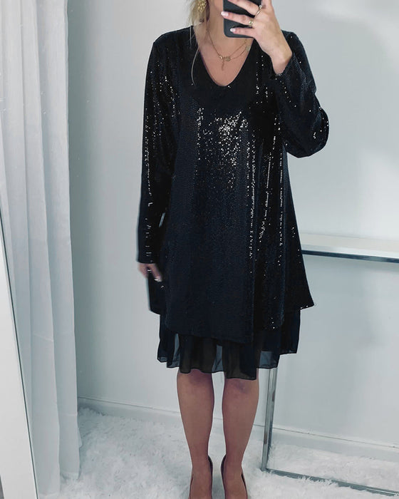 Elegant lös klänning med långa ärmar