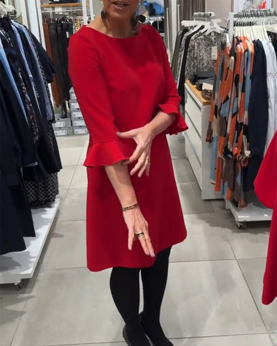 Enfärgad klänning med klockärm