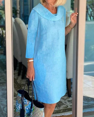 Enfärgad Klänning med rund hals