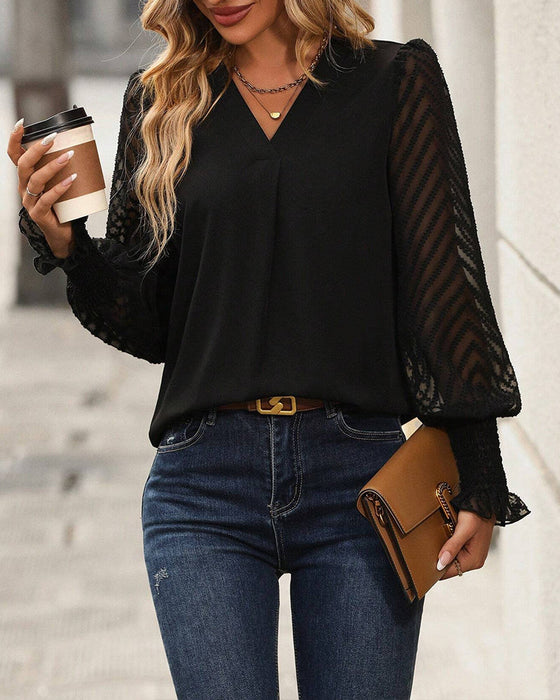 Elegant topp med spetspanelärmar