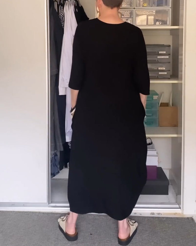 Enfärgad enkel klänning med rund hals