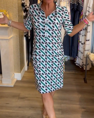 Geometriskt mönstrad klänning med V-ringning