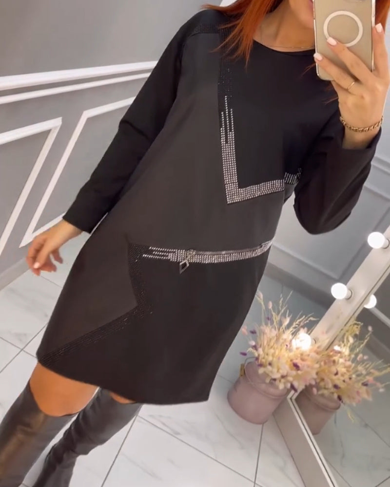 Klänning med konstnärlig touch och färgblockering