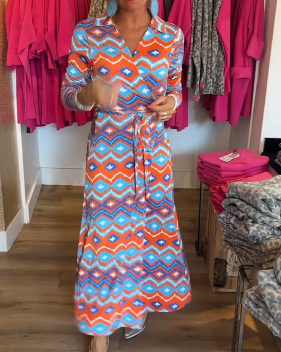 Färgglad tryckt klänning med axelband