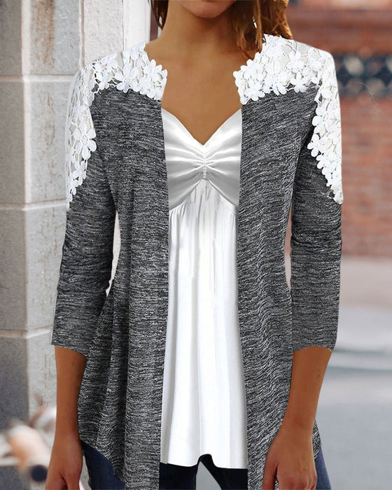 Elegant topp med V-ringning och spets