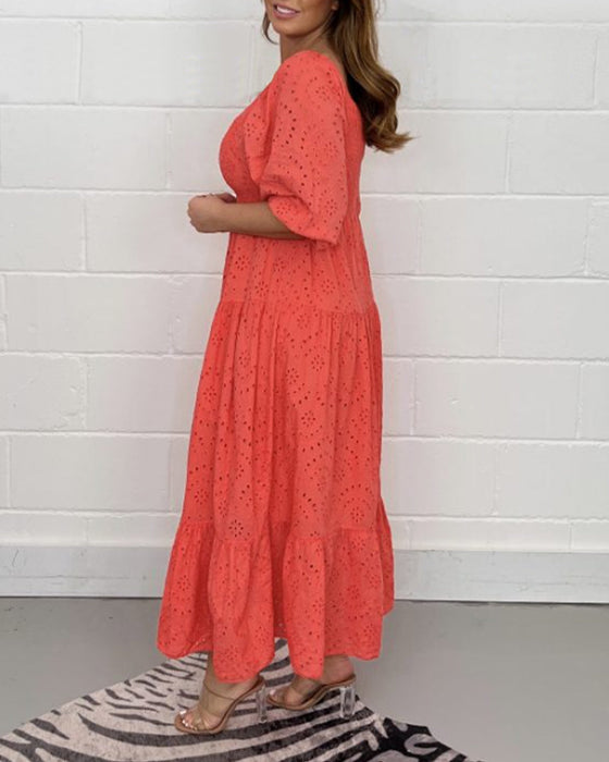 Enfärgad ihålig klänning med fyrkantig krage