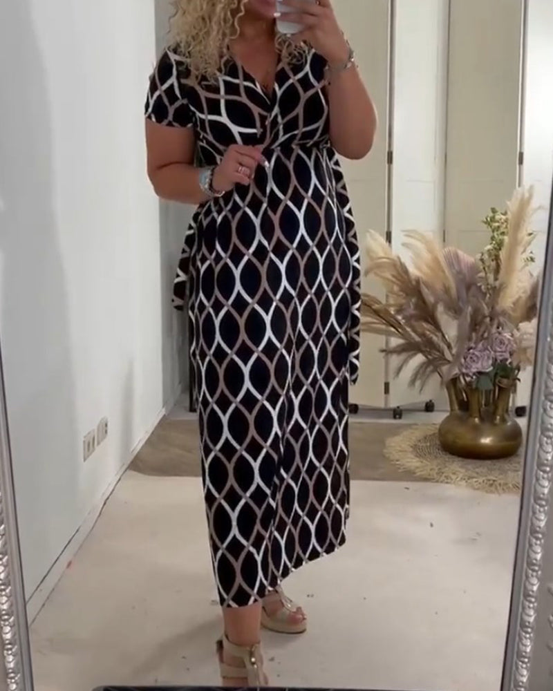 Kortärmad klänning med diamanttryck