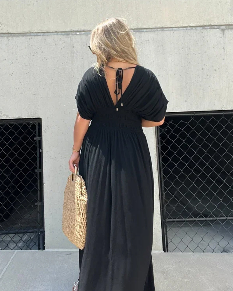 Klänning med djup V-splits och fickor